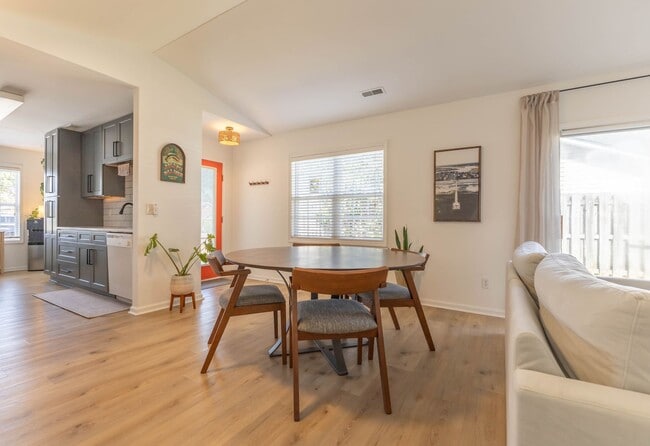 Building Photo - READY SOON! Beautifully Updated 3BR/2BA Ho...