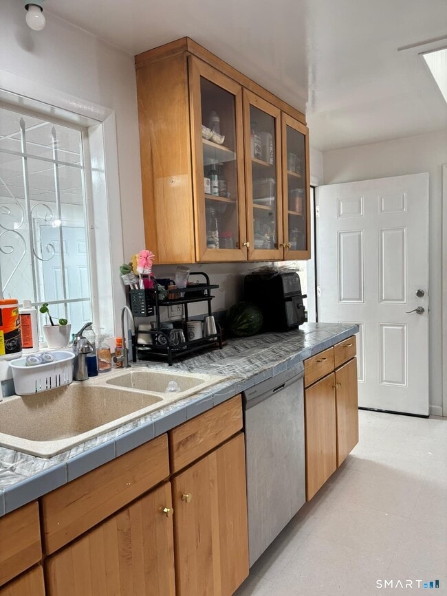 Building Photo - 394 Clintonville Rd