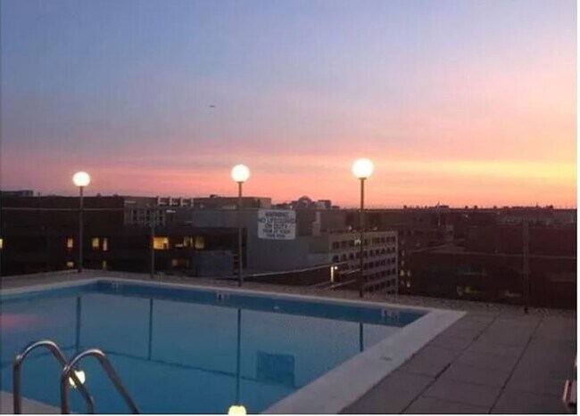 Building Photo - 1260 21st St NW