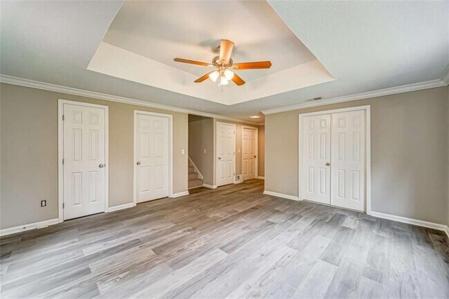 Building Photo - 2218 Woodfern Dr