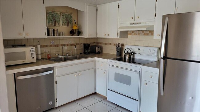 Building Photo - 360 Base Ave E