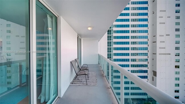 Building Photo - 1800 N Bayshore Dr