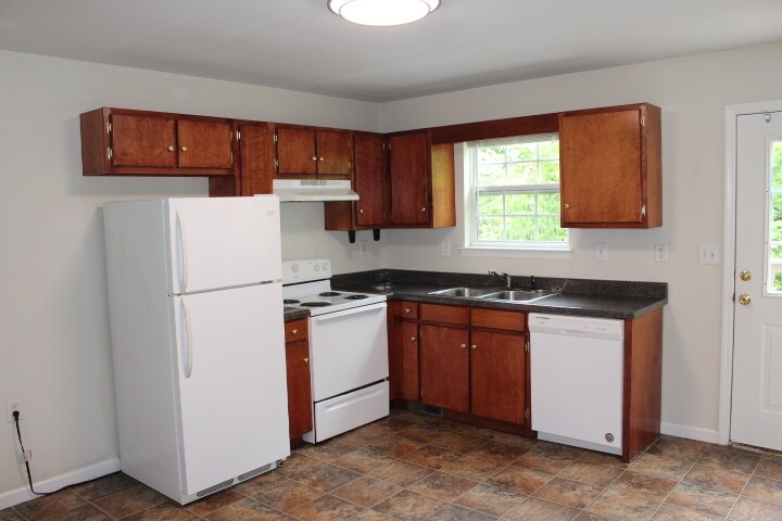 Building Photo - 2965 Landmark Ct NE