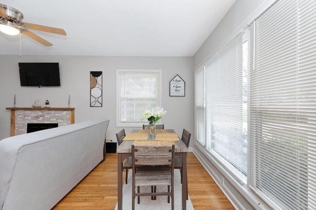 Building Photo - 965 Smith St