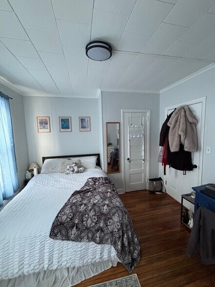 Building Photo - 451 New Park Ave