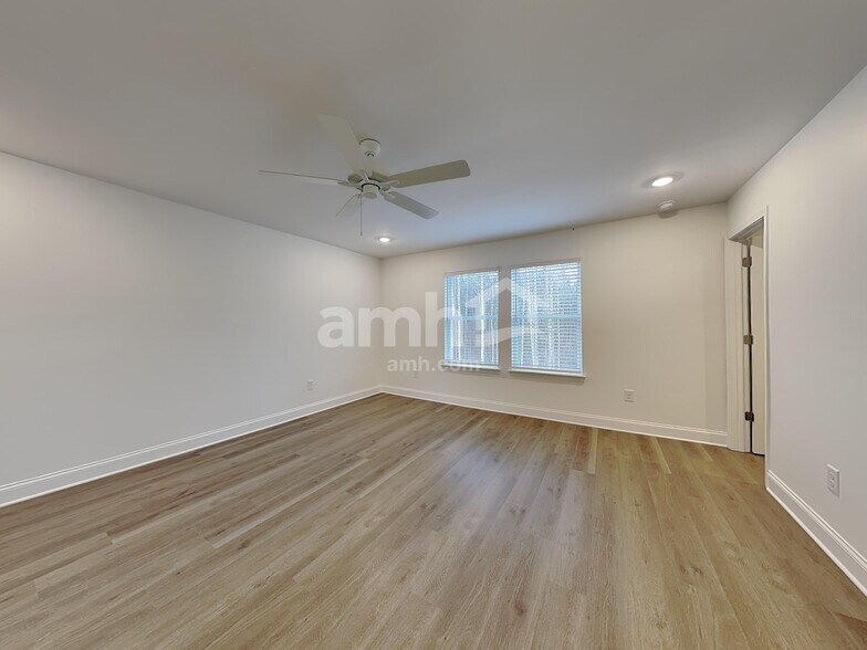 Building Photo - 394 Pointe Dr