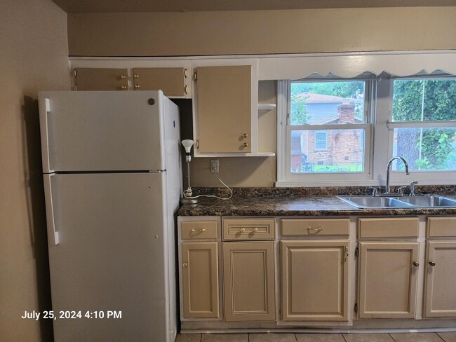 Building Photo - 2804 Mapleton Ave