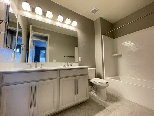 Building Photo - Carry Over Showing: This property has been...