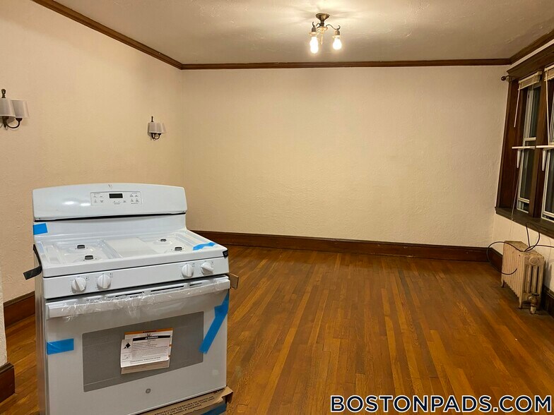 Building Photo - 14 Lakeville Rd