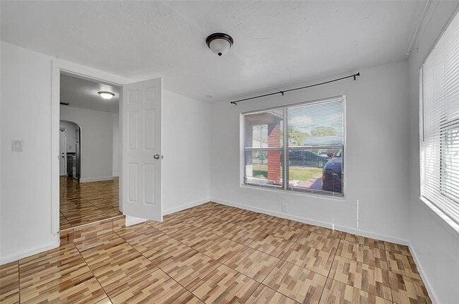 Building Photo - 1646 NE 150th St