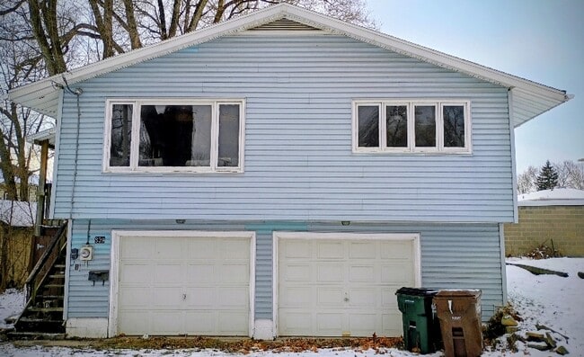 Building Photo - 843 1st St NE