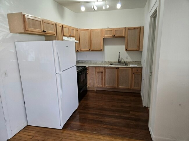 Building Photo - 940 Bay St NE