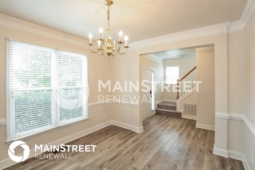 Building Photo - 8 Brackenwood Ct