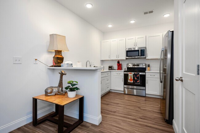 Building Photo - 231 Walton Ave