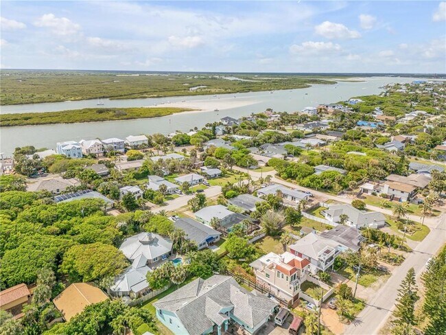 Building Photo - 1219 Beacon St