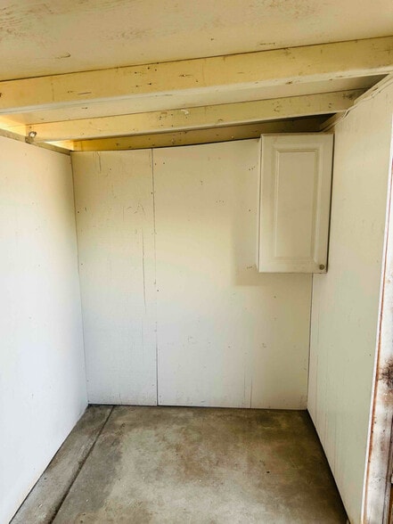 Building Photo - 357 E Putnam Ave