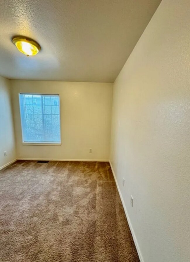 Building Photo - 2962 W Villard St