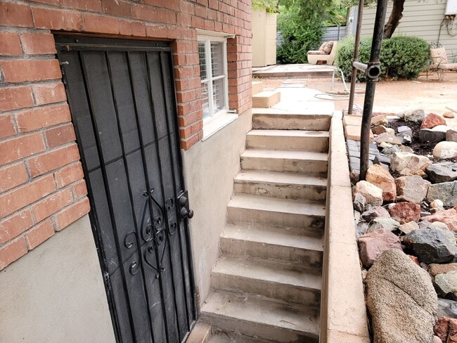 Building Photo - One Bedroom - Garfield District - $699 Mov...