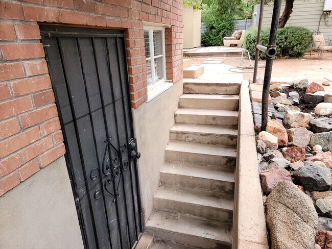 Building Photo - One Bedroom - Garfield District - Classic ...