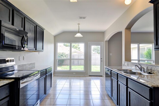 Building Photo - 120 Hamilton Dr