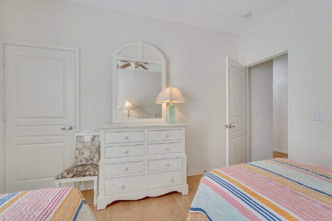 Building Photo - "Spacious Golf and Lagoon View 2 Bed, 2 Bath Rental Home in Sun City!