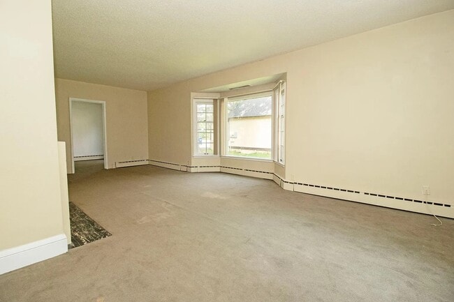 Building Photo - 815 5th Ave S