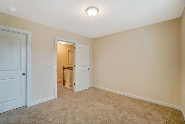 Building Photo - (Coming Soon) 3 Bedroom Townhome in Steele Creek!