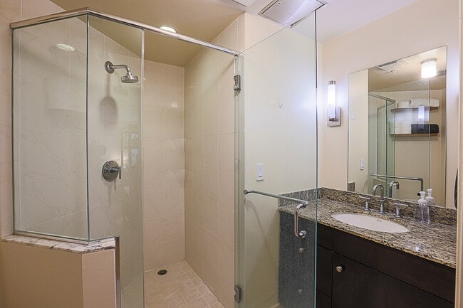 Building Photo - 675 S President St