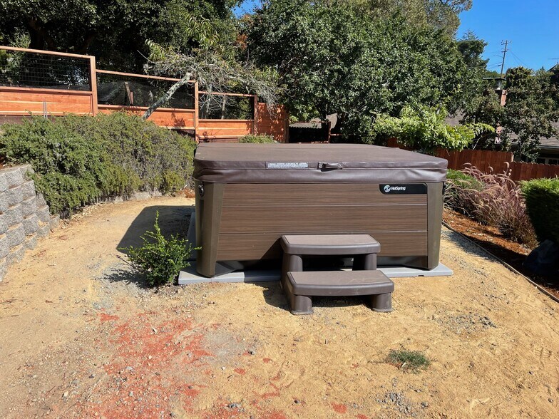 Hot tub - 6344 Snake Rd