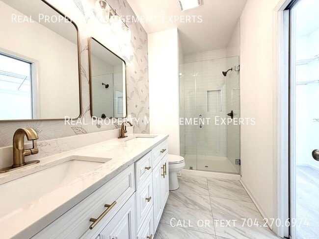 Building Photo - 269 W G St