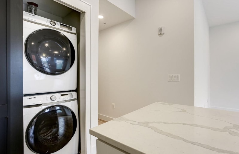 Building Photo - 836 Varnum St NW
