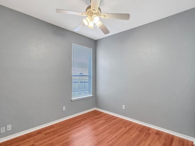 Building Photo - Alamo Ranch 3/2 + Flex Space, Stainless Appliances & 2-Car Garage