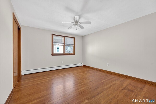 Building Photo - 985 Slater Rd