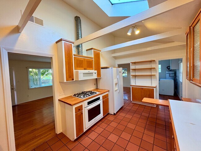 Building Photo - Secluded 3 Bedroom House in Encinitas