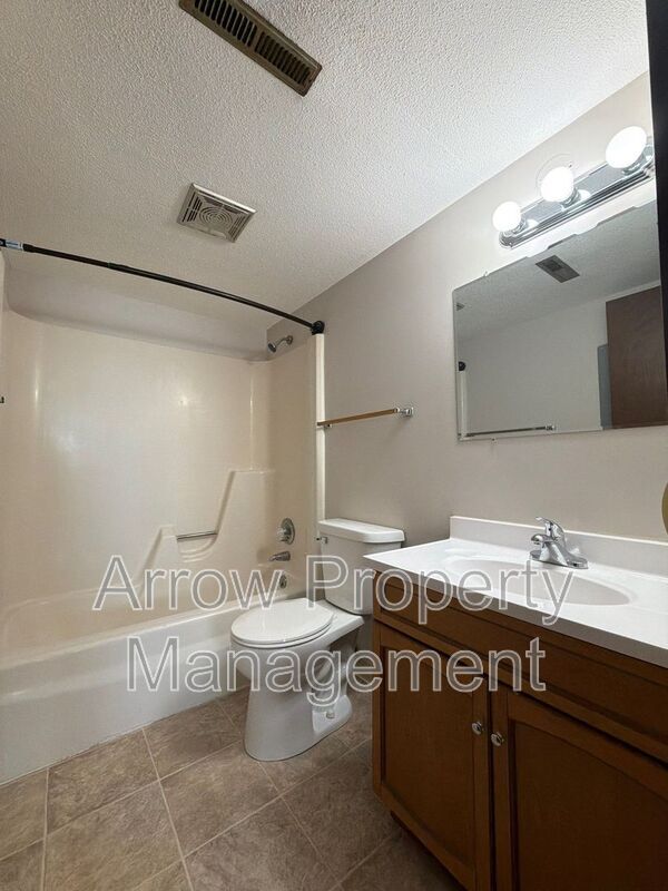 Building Photo - 321 Chestnut St