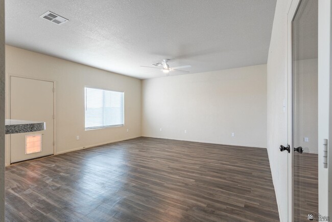 Building Photo - 4309 S Ponderosa Trl