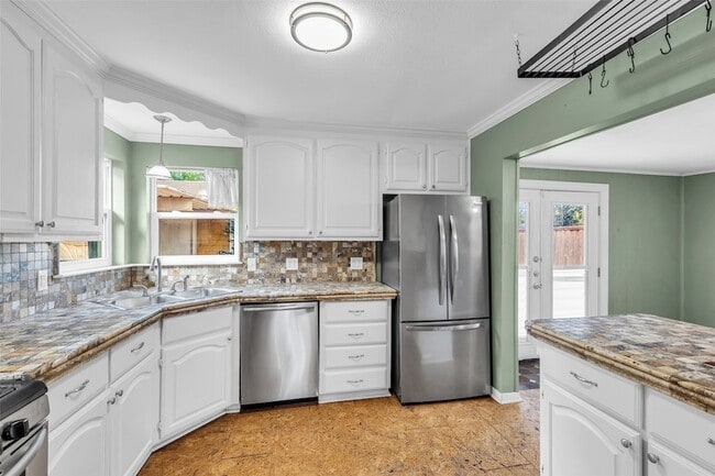 Primary Photo - 4303 Piney Woods Dr