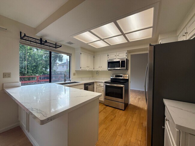 Building Photo - 6574 Leyland Park Dr