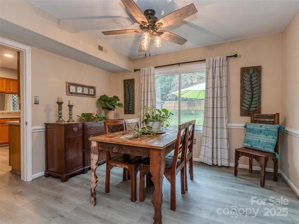 Building Photo - 8715 Parkchester Dr