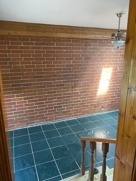 Building Photo - 2107 Lou Dr W