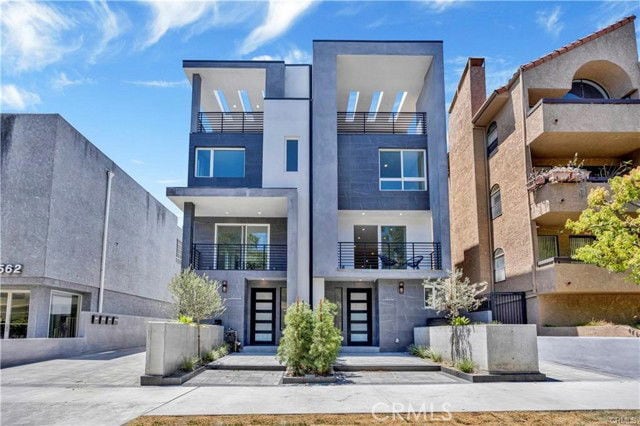 Building Photo - 14570 1/2 Dickens Street, Los Angeles, CA 91403 - 3 BR 4 BA house
