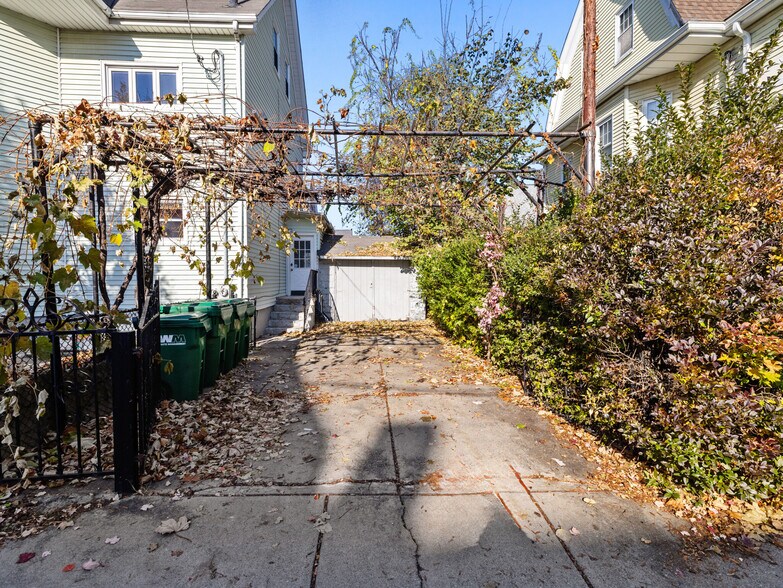 Building Photo - 42 William St