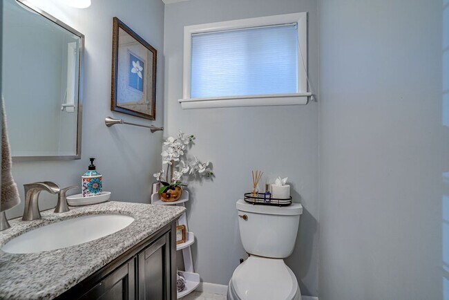 Building Photo - Gorgeous single-family home close to Belvo...