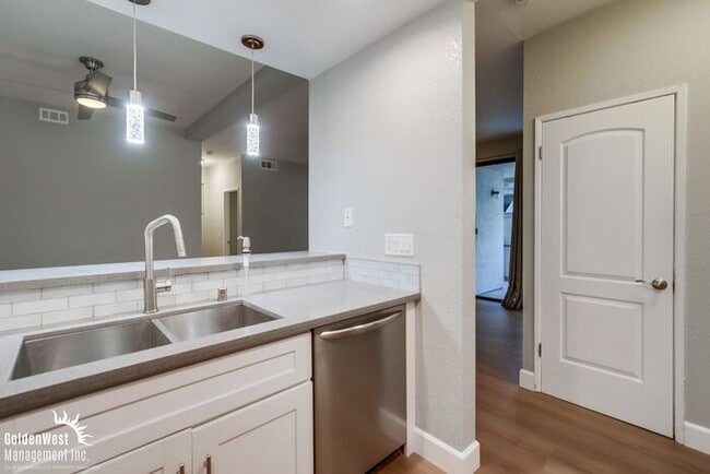 Building Photo - Updated 2Bdm 2Ba Condo in the Creekwood at River Run Community