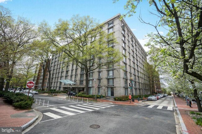 Building Photo - 950 25th St NW