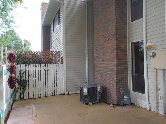 Building Photo - 31 Lakeshore Dr NE