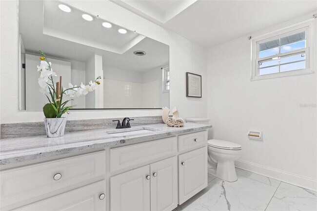 Building Photo - 4000 14th Way NE