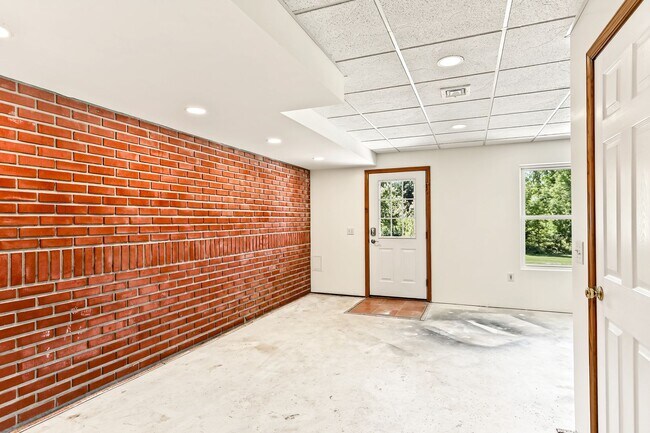 Building Photo - 808 Yorkview Dr