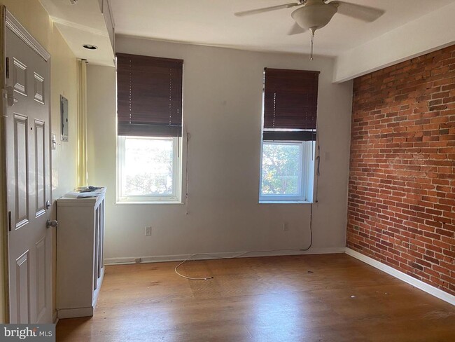 Building Photo - 3711 Lancaster Ave