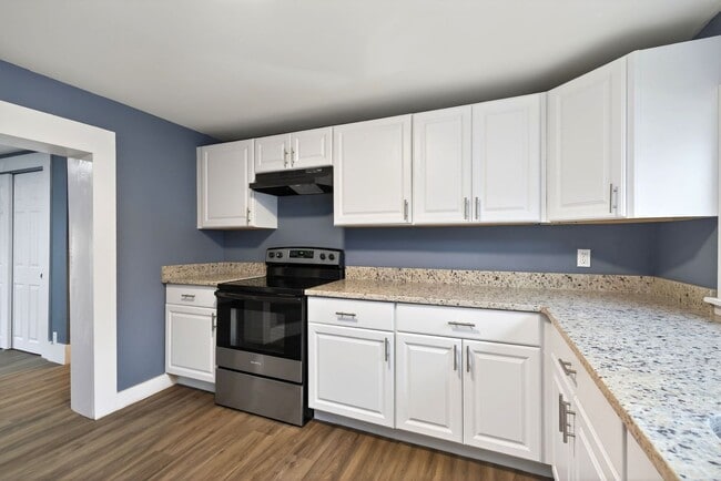 Building Photo - Newly renovated property